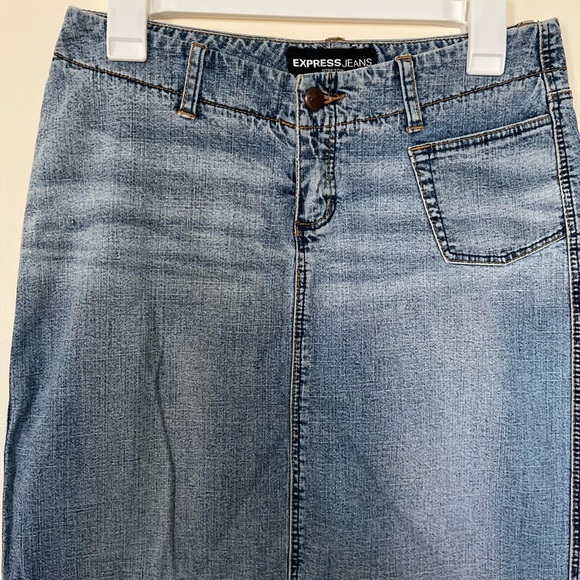 EXPRESS Jeans Womens Denim Mini Skirt 3/4 Small Low-Rise Stretch‎ Back Slip - Picture 6 of 17